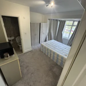 Room available - Image 5