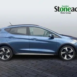 2022 Ford Fiesta 1.0 EcoBoost Hybrid 5-door hatchback - Image 2