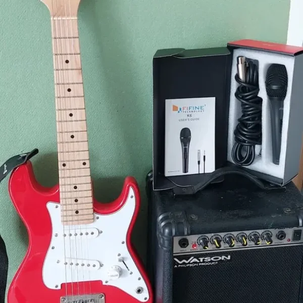 Kids electric guitar with Watson amp and mic