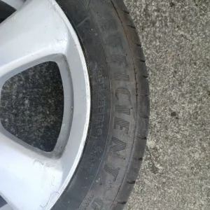 Honda Civic alloy wheel and tyre - Image 5