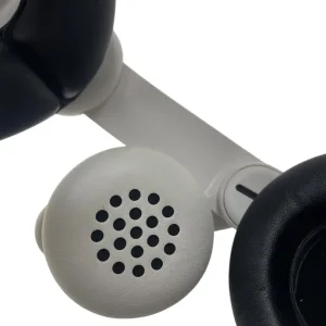 Meta Quest 64GB with Built-in Headphones - Image 6
