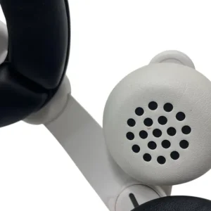 Meta Quest 64GB with Built-in Headphones - Image 7