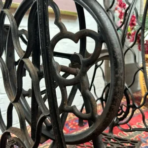 1950s Singer Treadle Sewing Machine with Cast Iron Base - Image 5