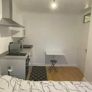 Single room with kitchenette - Image 2