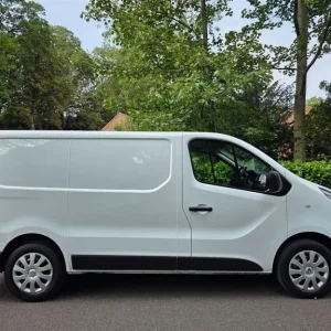 2020 Renault Trafic 2.0 dCi ENERGY 28 Business+ SWB Van - Image 8