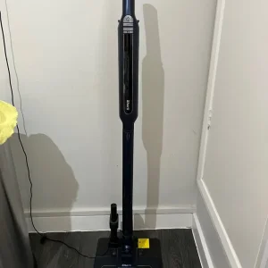 Shark cordless hand hoover - Image 2