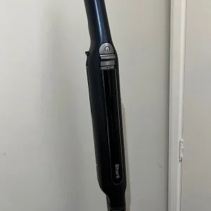 Shark cordless hand hoover - Image 3
