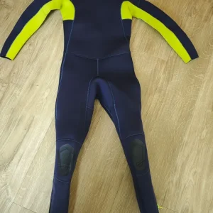 Kid (146cm-152cm) 4/3mm Decathlon wetsuit