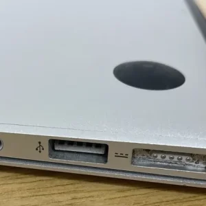 Apple MacBook Air 13 inch 2017 - Image 4