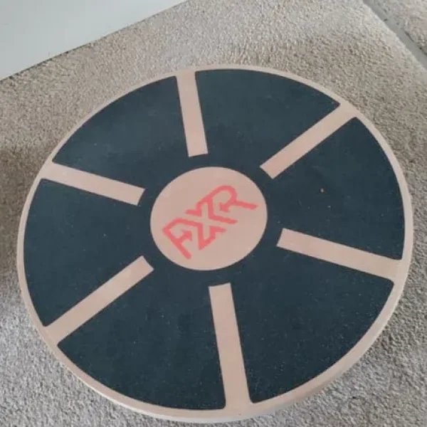 Balance board / wobble board