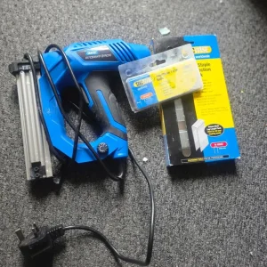 Nail and staple gun