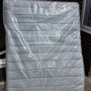 Double gel memory foam & sprung mattress NEW - Image 4
