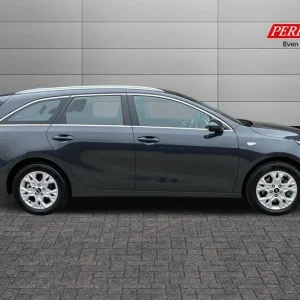 2024 Kia Ceed 1.5T GDi ISG 138 2-door 5-seat Estate Petrol Manual - Image 3