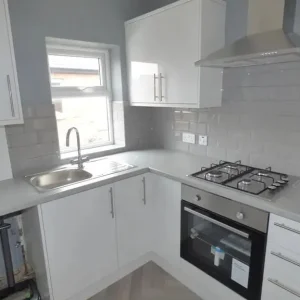 3 Bedroom First Floor Flat - Image 3