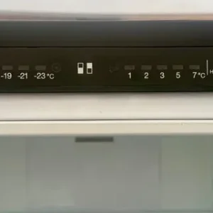 Samsung total frost free fridge freezer with water dispenser - Image 8