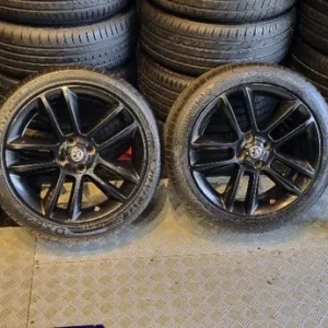 Vauxhall Genuine 17-inch alloy wheels with 4 tyres