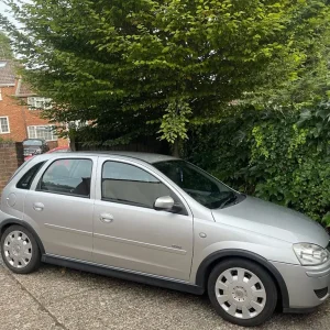 2004 Vauxhall Corsa 5-door hatchback