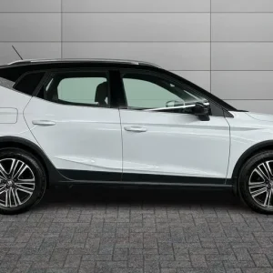 2024 SEAT Arona 1.0 TSI petrol manual - Image 4