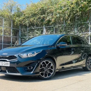 2022 Kia Ceed 1.5T GDi ISG GT-Line 5-door hatchback manual - Image 3