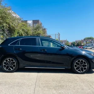 2022 Kia Ceed 1.5T GDi ISG GT-Line 5-door hatchback manual - Image 4