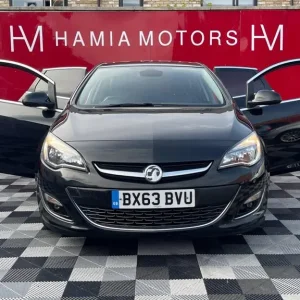 2013 Vauxhall Astra 1.6 16v Elite Hatchback - Image 2