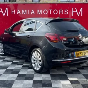 2013 Vauxhall Astra 1.6 16v Elite Hatchback - Image 4