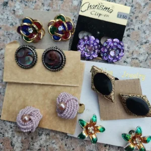 18 PAIRS OF CLIP-ON EARRINGS - Image 2