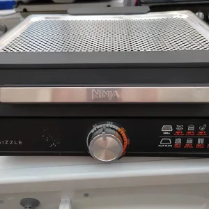 Ninja Sizzle low smoke indoor grill & flat plate