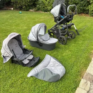 3-part Venicci pram with Isofix car seat