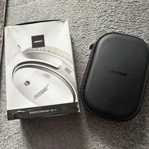 Bose Quietcomfort 35 11 Wireless Headphones - Image 2