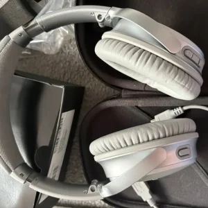 Bose Quietcomfort 35 11 Wireless Headphones - Image 8