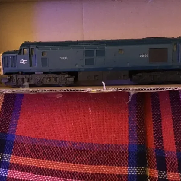OO gauge train