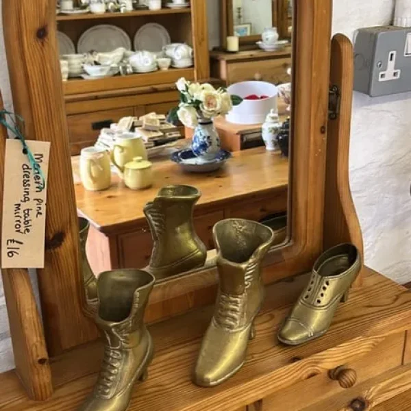 Pine dressing table mirror with 2 drawers