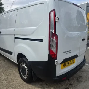 2019 Ford Transit Custom 2.0 EcoBlue L1 SWB Panel Van - Image 8