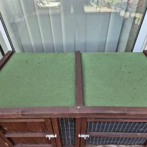 Solid single-storey rabbit hutch with hay, muesli, and extras - Image 4
