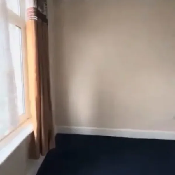 4 bedroom and 1 sitting room house