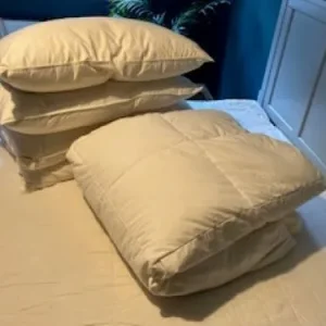 King Size Down/Feather Duvet and 4 Pillow Set - Image 2
