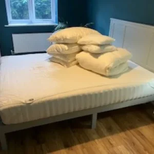 King Size Down/Feather Duvet and 4 Pillow Set - Image 3