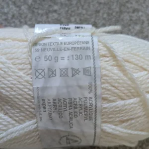 Yello yarn & cream yarn - Image 5