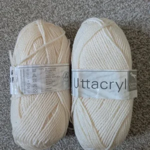 Yello yarn & cream yarn