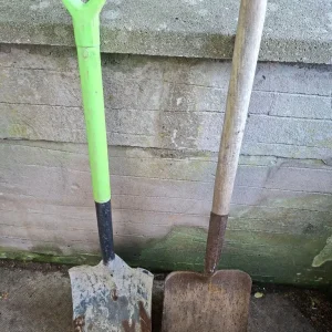 Garden tools and buckets - Image 3