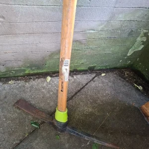 Garden tools and buckets - Image 5