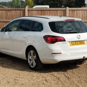 2015 Vauxhall Astra 1.6 CDTi EcoFLEX SRi Sports Tourer - Image 3