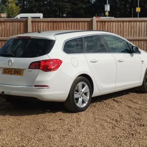2015 Vauxhall Astra 1.6 CDTi EcoFLEX SRi Sports Tourer - Image 5