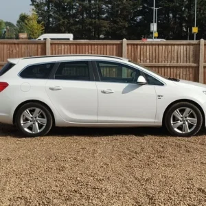 2015 Vauxhall Astra 1.6 CDTi EcoFLEX SRi Sports Tourer - Image 6