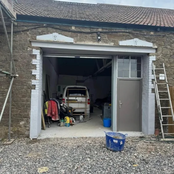 Industrial unit with 6 parking spaces