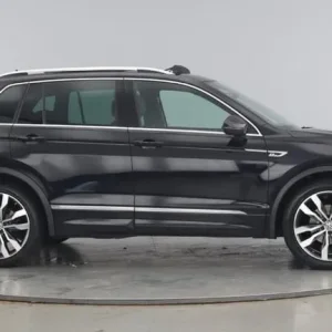 2019 Volkswagen Tiguan R-Line Tech - Image 4