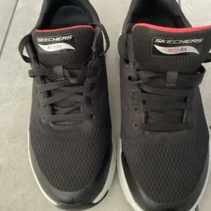 Black Sketchers Arch Fit Trainers - Image 3