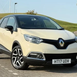 2017 Renault Captur 15 dCi 90 Dynamique S Nav 5dr HATCHBACK Diesel Manual - Image 3
