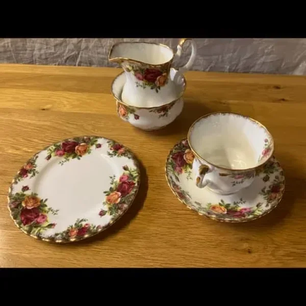 Royal Albert Country Rose tea set